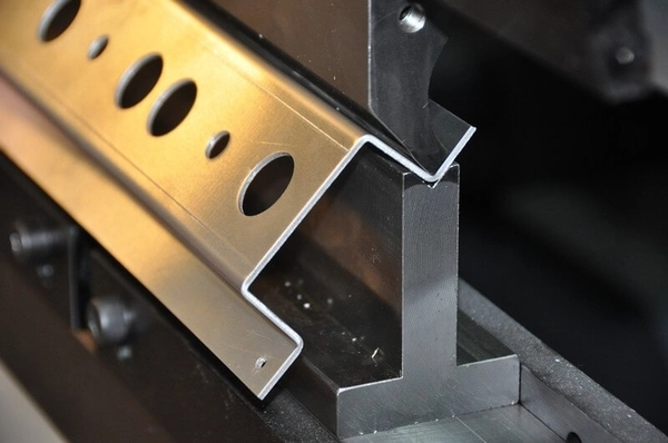 Cắt – xẻ – chấn – dập inox theo yêu cầu